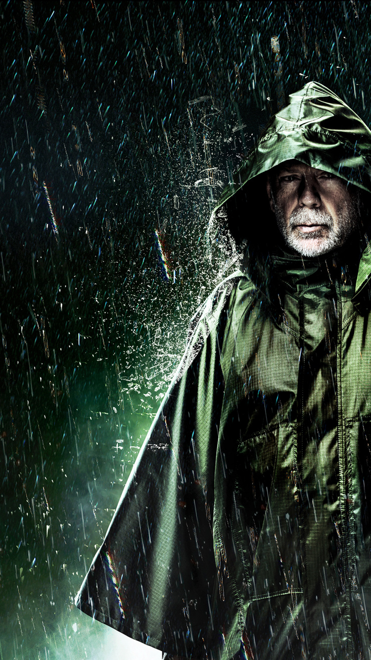 Homme en Sweat à Capuche Vert Sous la Nuit Étoilée. Wallpaper in 750x1334 Resolution