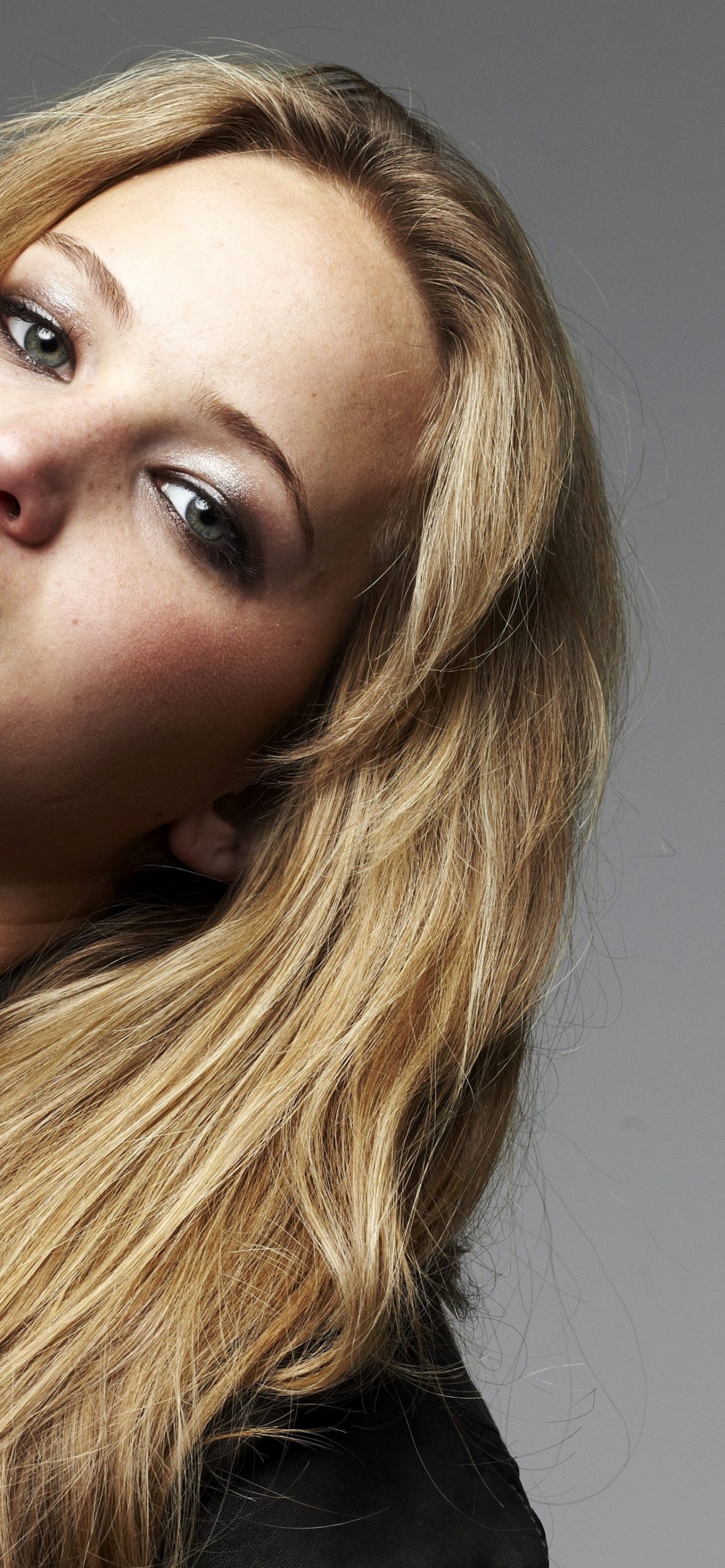 Jennifer Lawrence, Aurora Lane, Pelea, Nariz, Mejilla. Wallpaper in 1242x2688 Resolution