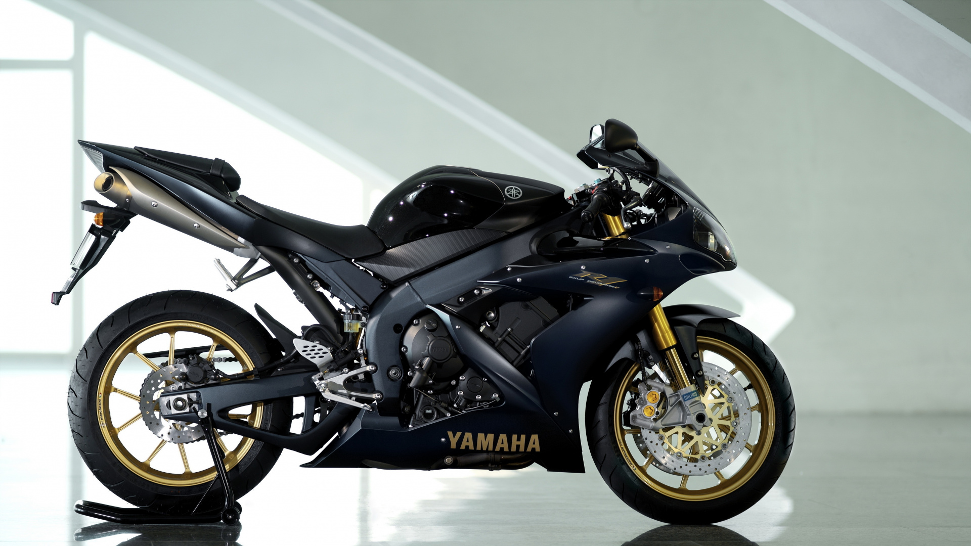 Black and Yellow Sports Bike. Wallpaper in 1920x1080 Resolution
