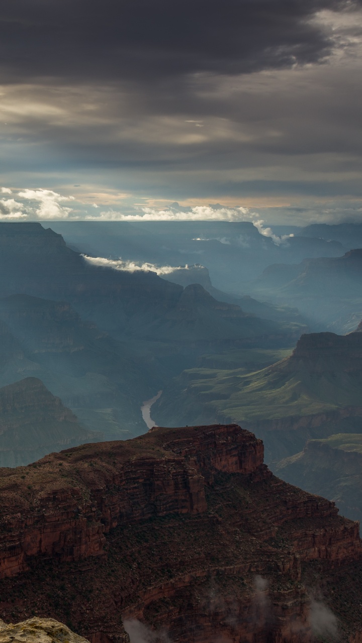 Brauner Felsiger Berg Unter Weißen Wolken Tagsüber. Wallpaper in 720x1280 Resolution