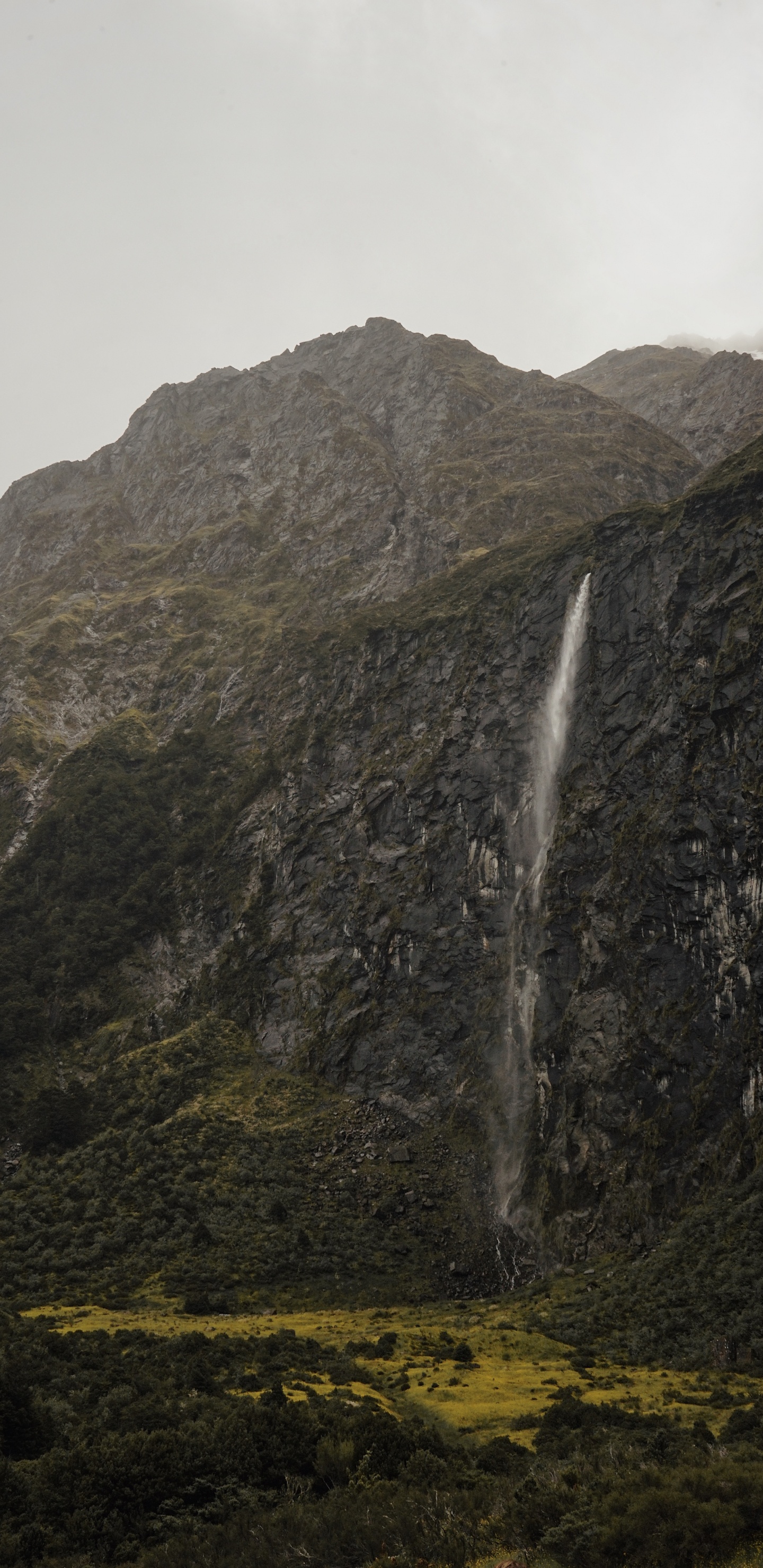 Wasserfall, Hochland, Bergigen Landschaftsformen, Wasser, Bergstation. Wallpaper in 1440x2960 Resolution