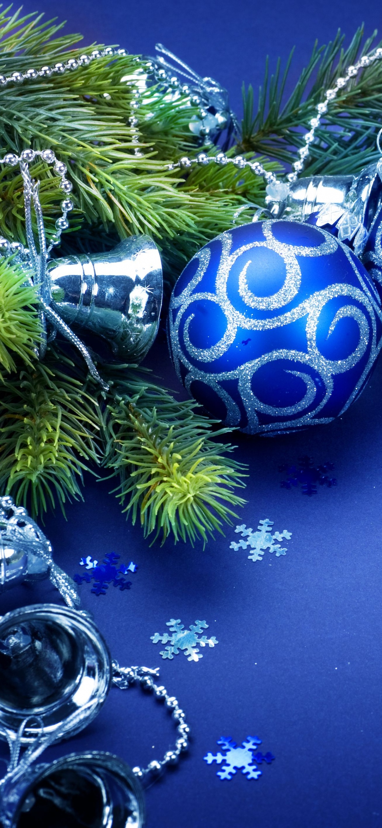Weihnachten, Christmas Ornament, Blau, Weihnachtsdekoration, Baum. Wallpaper in 1242x2688 Resolution