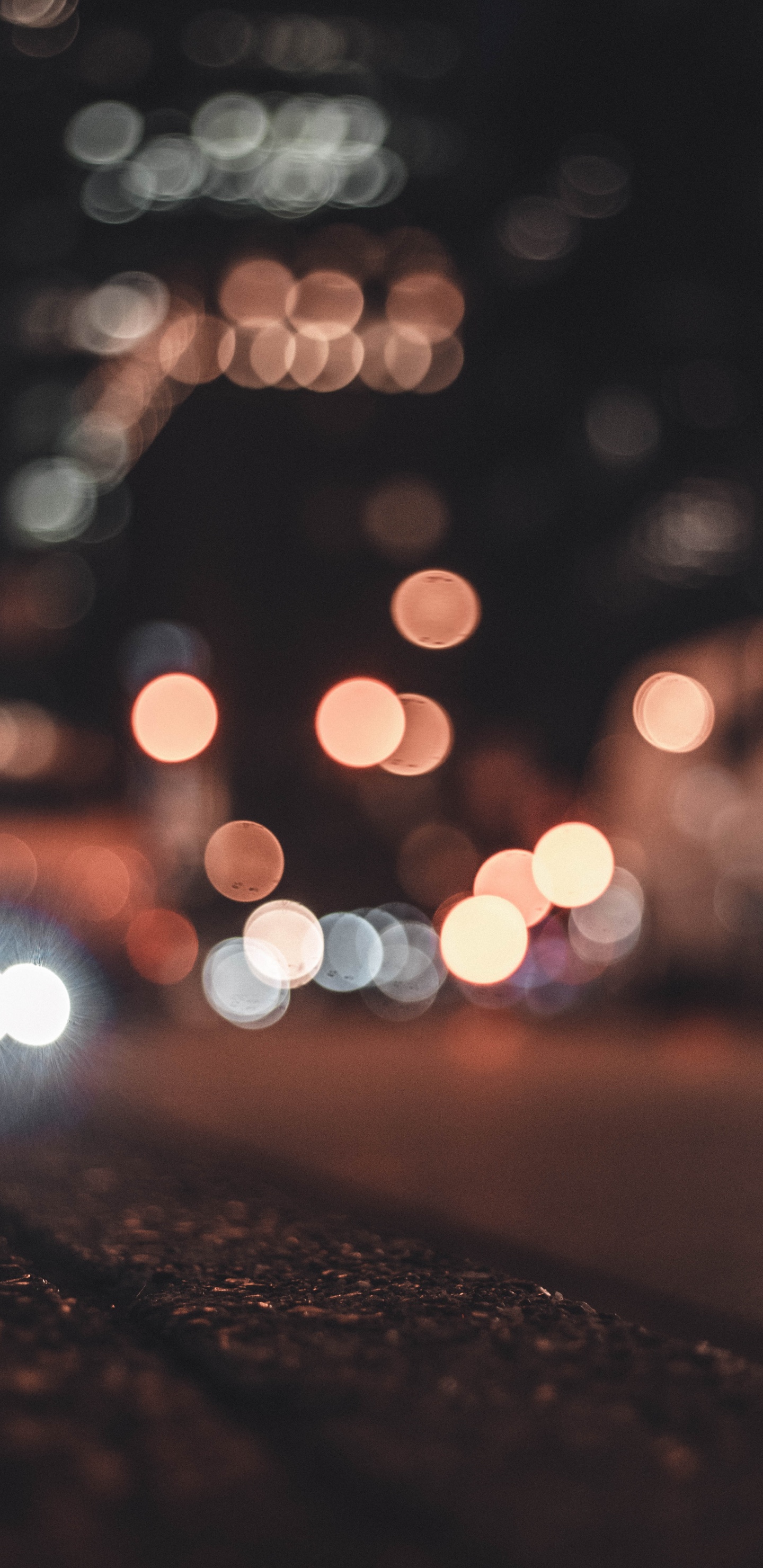 Bokeh-Fotografie Der Lichter Der Stadt Während Der Nacht. Wallpaper in 1440x2960 Resolution