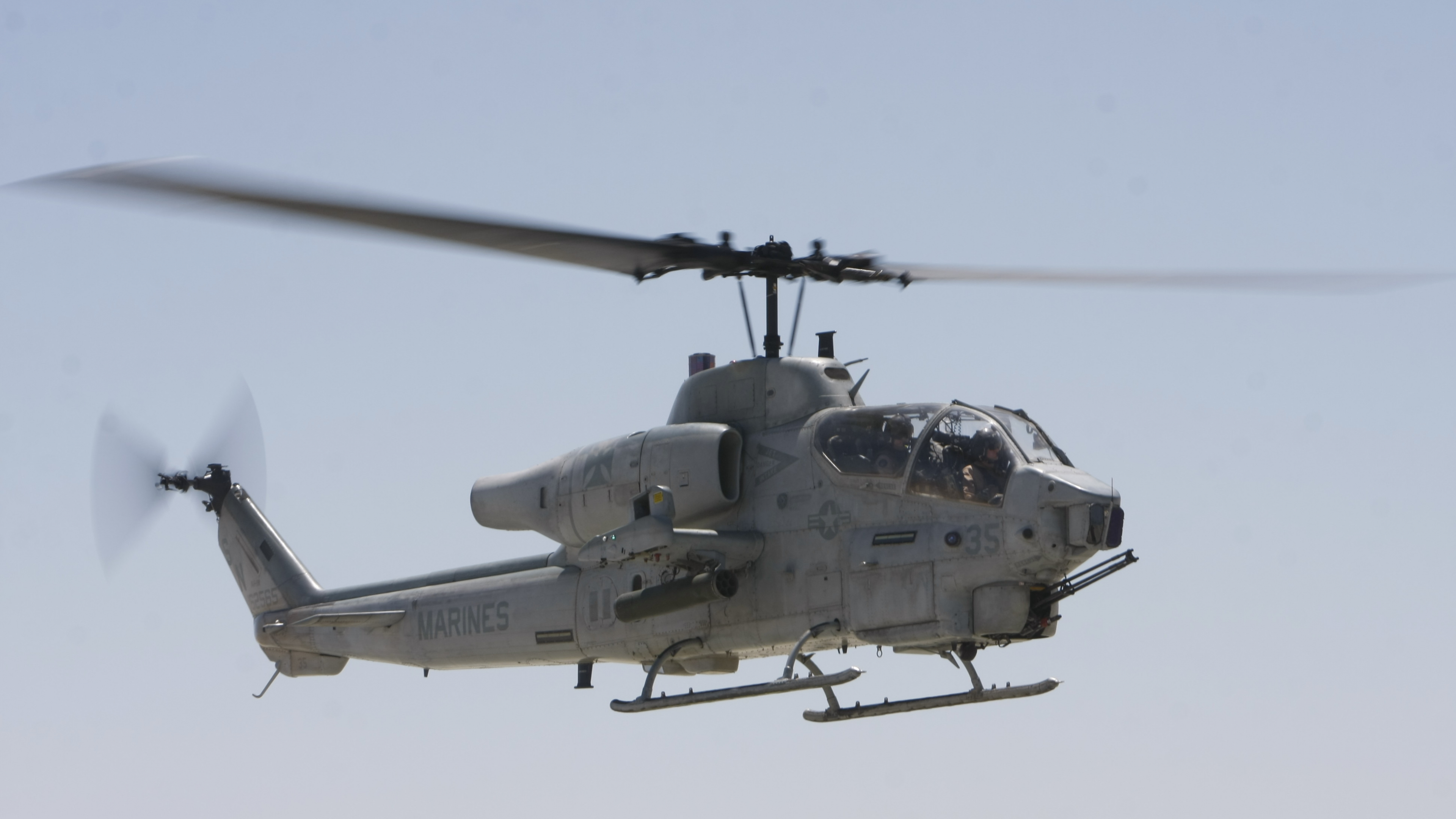White and Black Airplane Under White Sky During Daytime. Wallpaper in 3840x2160 Resolution