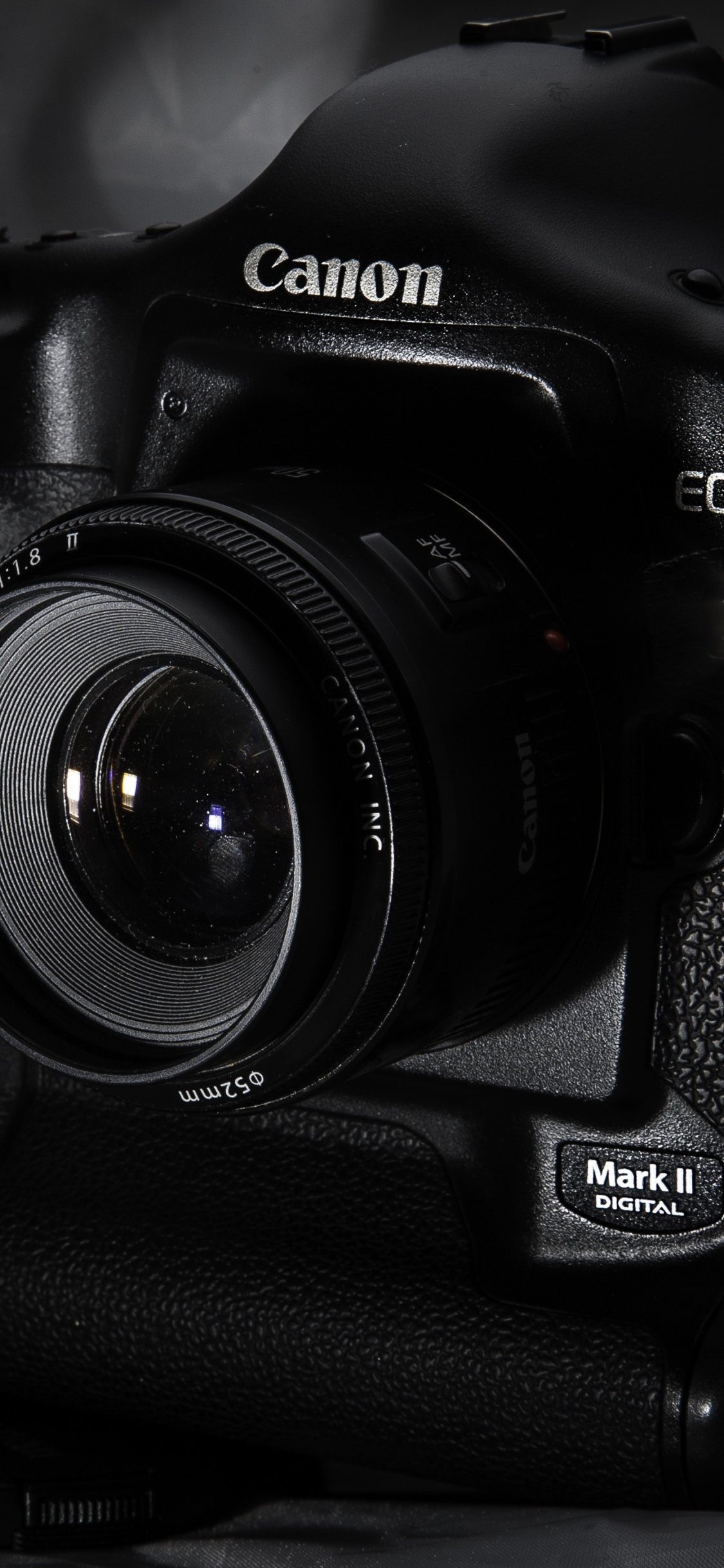 Black Nikon Dslr Camera on White Textile. Wallpaper in 1125x2436 Resolution