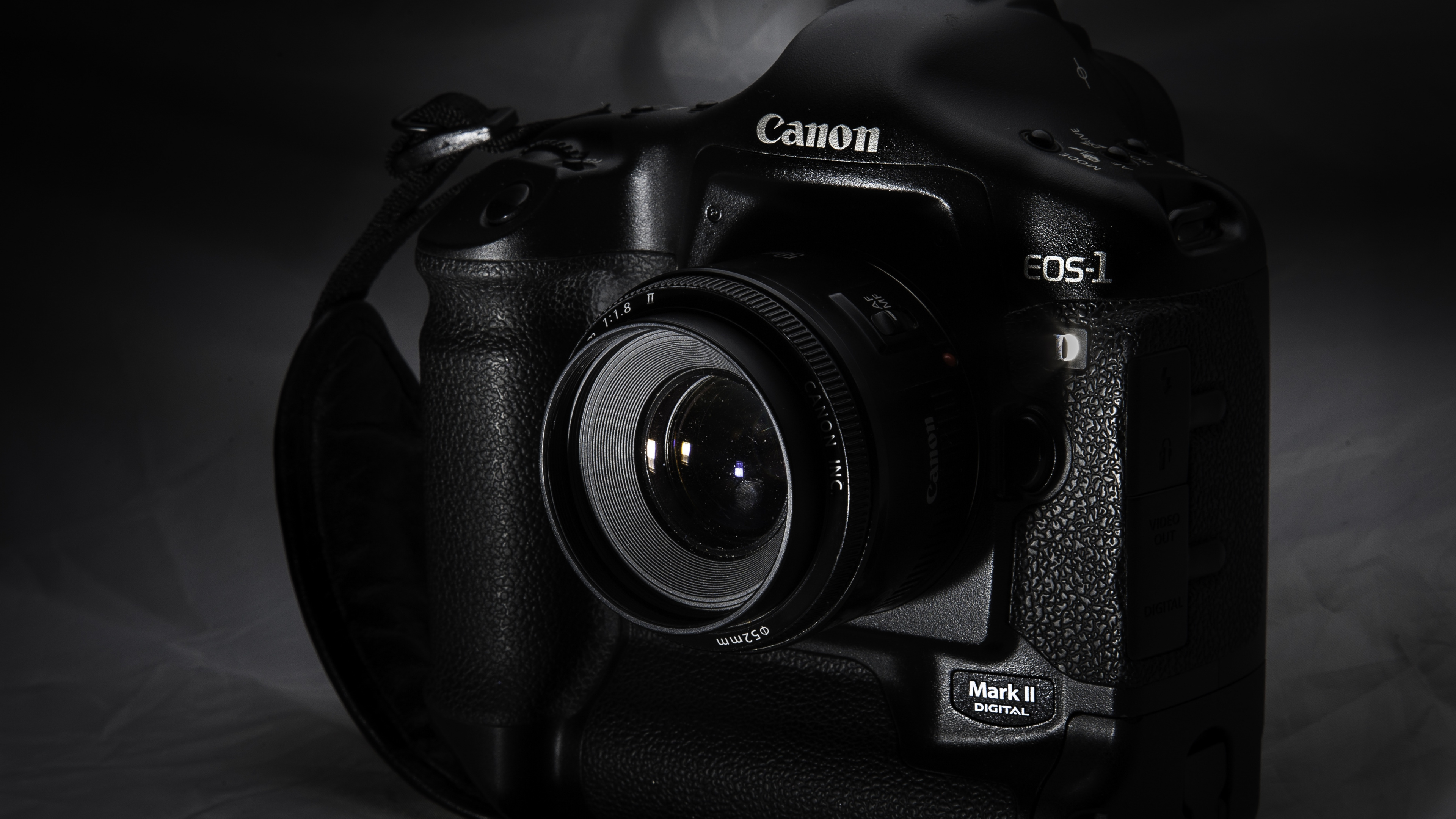 Black Nikon Dslr Camera on White Textile. Wallpaper in 3840x2160 Resolution