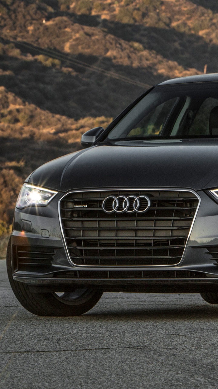 Schwarze Mercedes Benz g Klasse Tagsüber Unterwegs. Wallpaper in 720x1280 Resolution