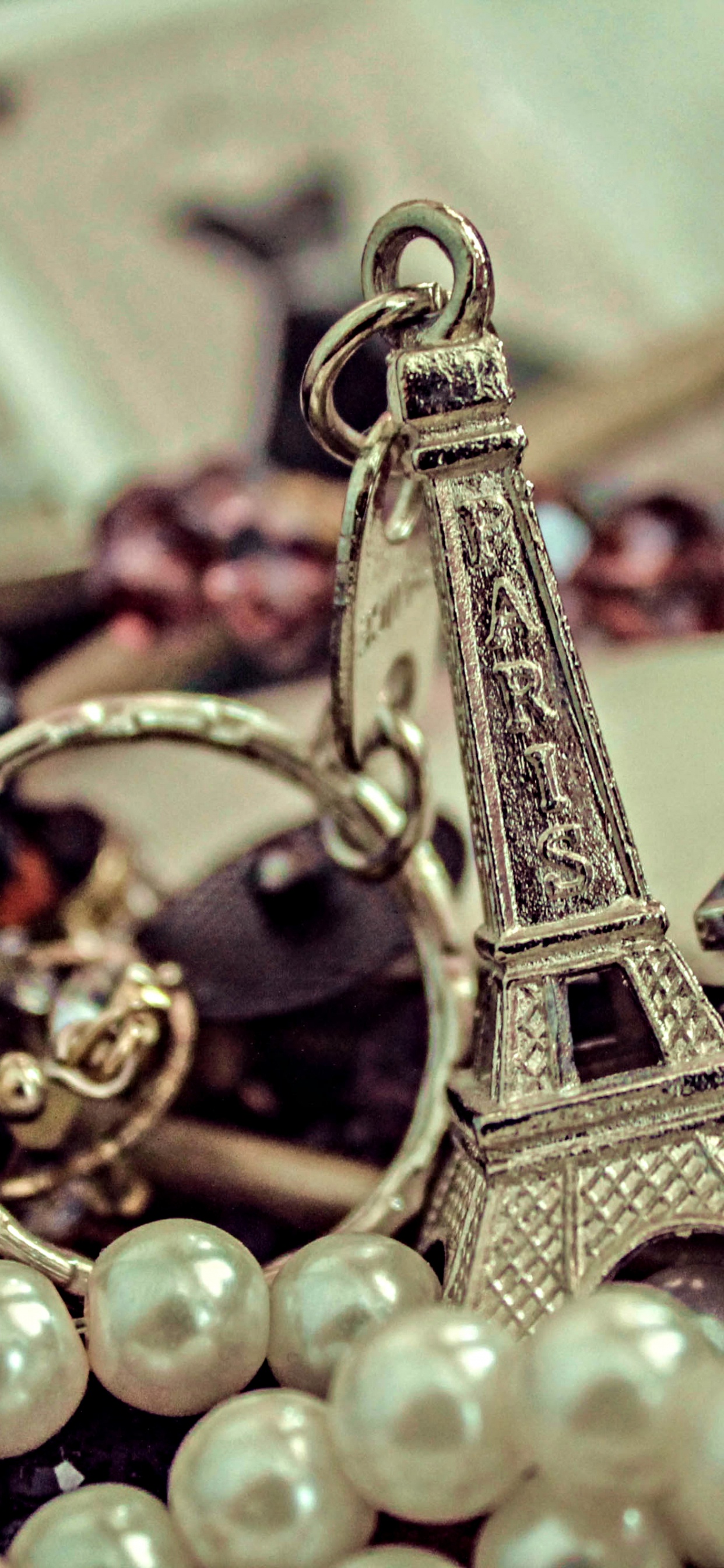 Fashion Accessory, Jewellery, Metal, Pearl, Headpiece. Wallpaper in 1242x2688 Resolution