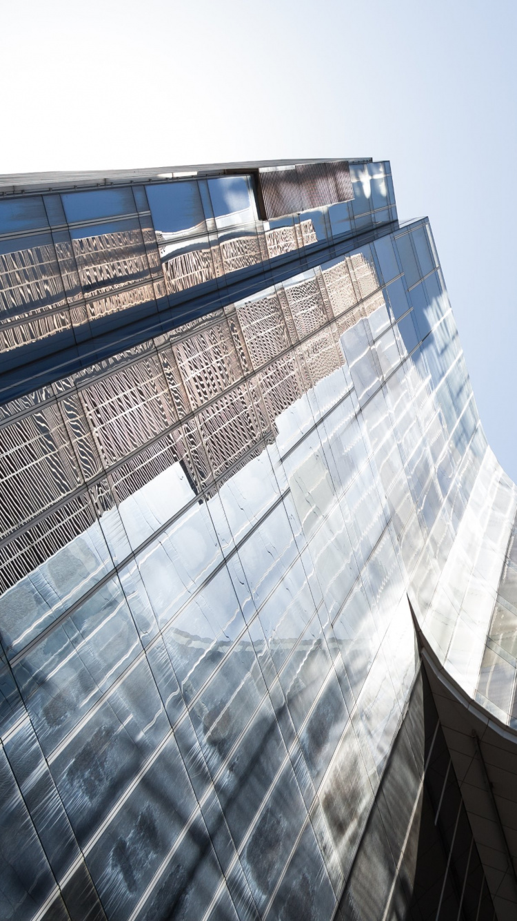 Photographie à Faible Angle D'un Immeuble de Grande Hauteur Aux Parois de Verre. Wallpaper in 750x1334 Resolution