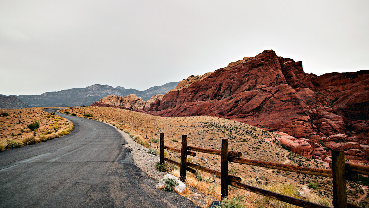 Brown Wooden Fence on Gray Asphalt Road During Daytime. Wallpaper in 1280x720 Resolution