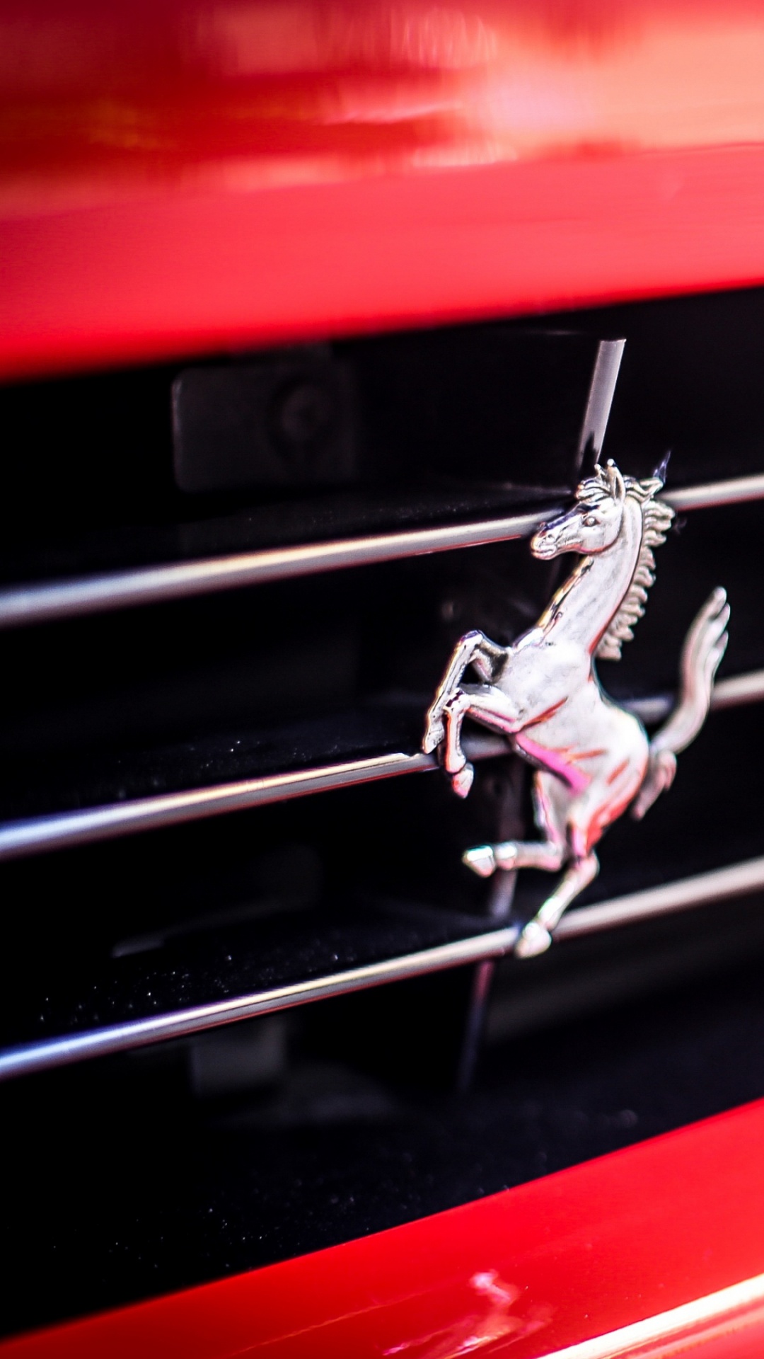 Rot-weißes Auto in Nahaufnahme Close. Wallpaper in 1080x1920 Resolution