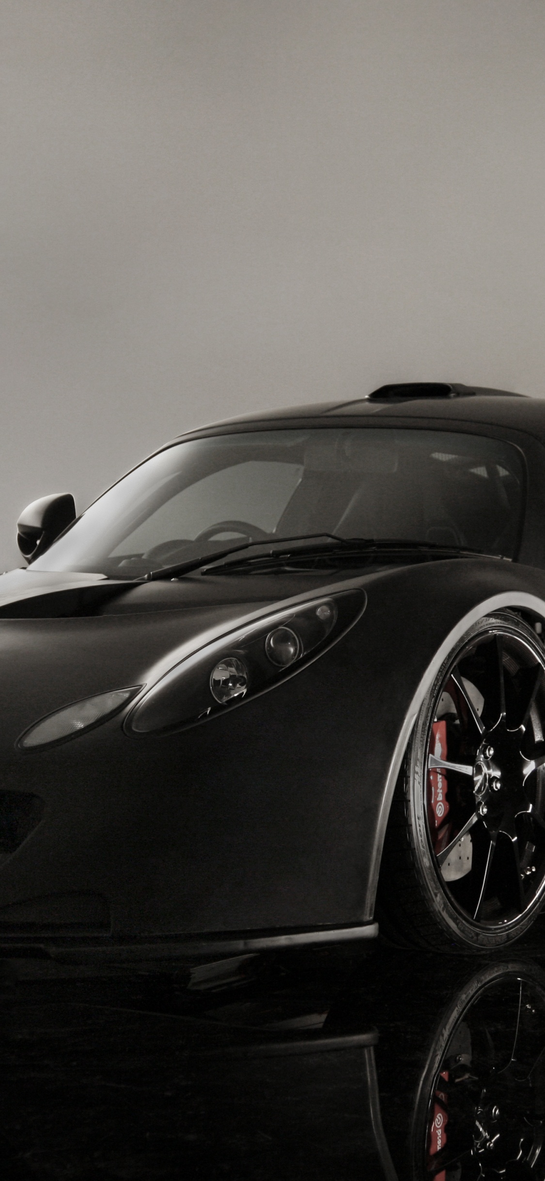 Black Lamborghini Aventador in a Gray Room. Wallpaper in 1125x2436 Resolution