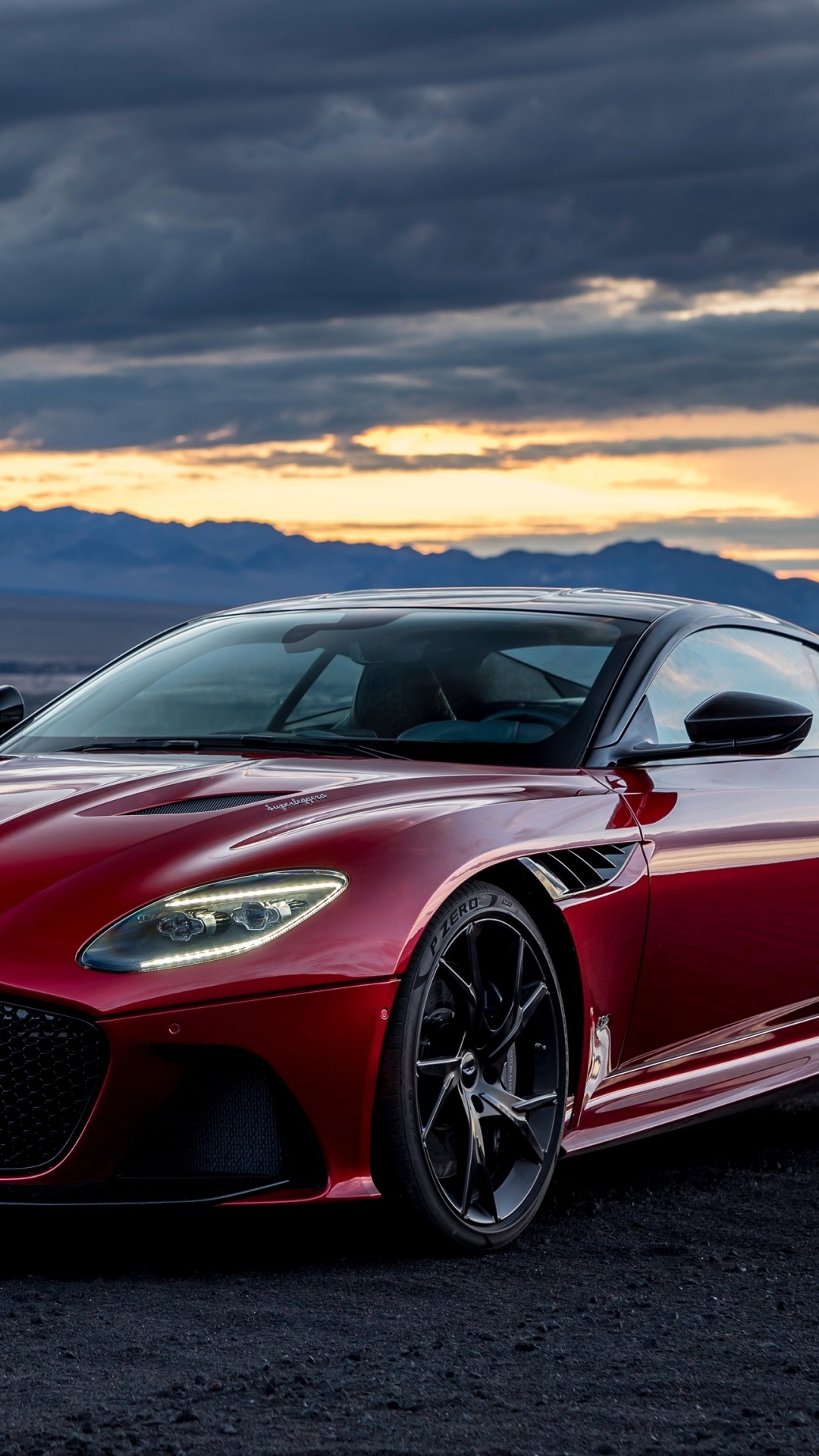 Porsche 911 Rojo Sobre la Carretera de Asfalto Negro Durante la Puesta de Sol. Wallpaper in 1080x1920 Resolution
