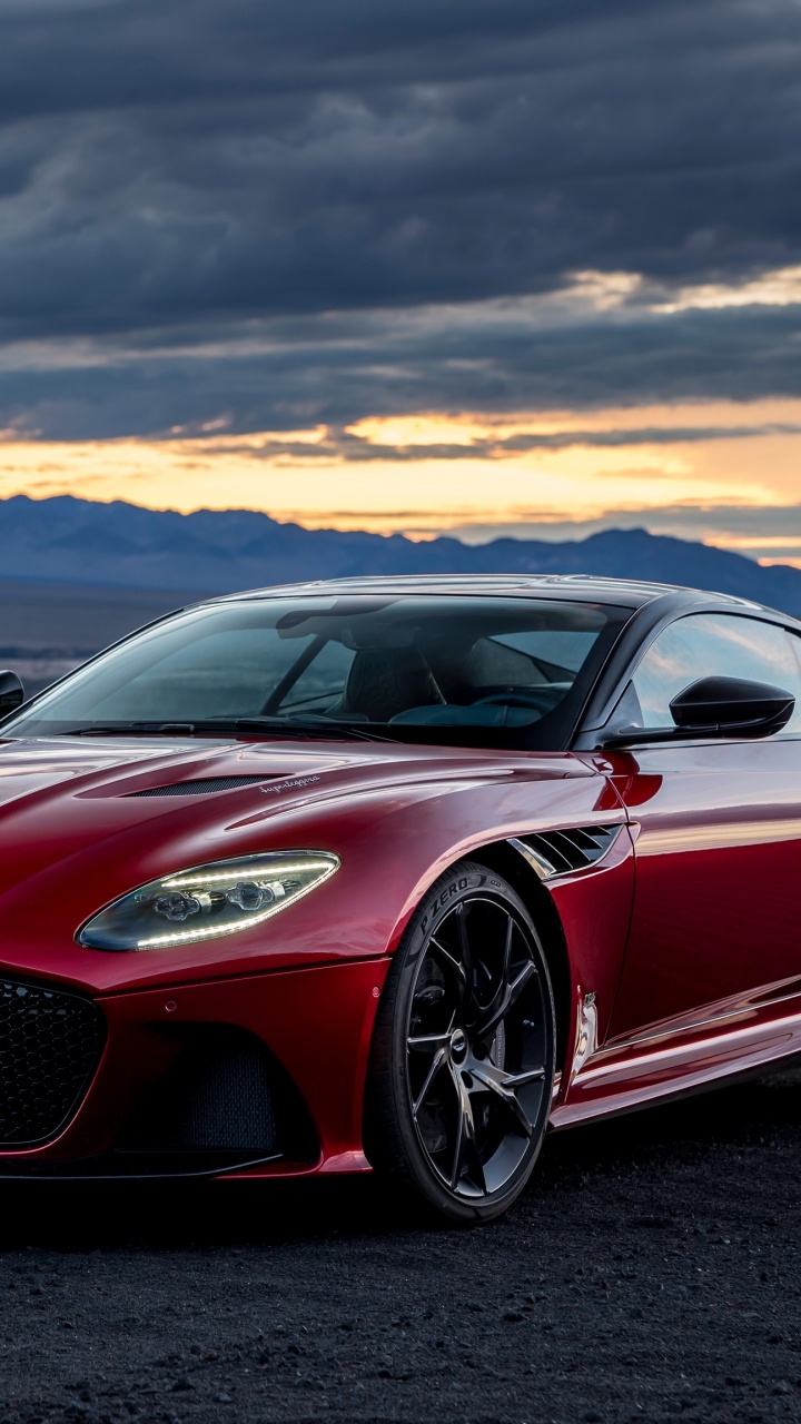 Porsche 911 Rouge Sur Route Goudronnée Noire Pendant le Coucher du Soleil. Wallpaper in 720x1280 Resolution
