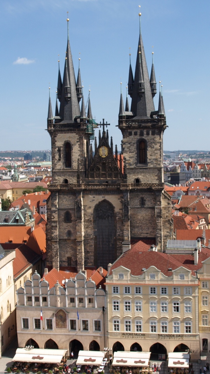 Braun-weißes Betongebäude Unter Blauem Himmel Tagsüber. Wallpaper in 720x1280 Resolution