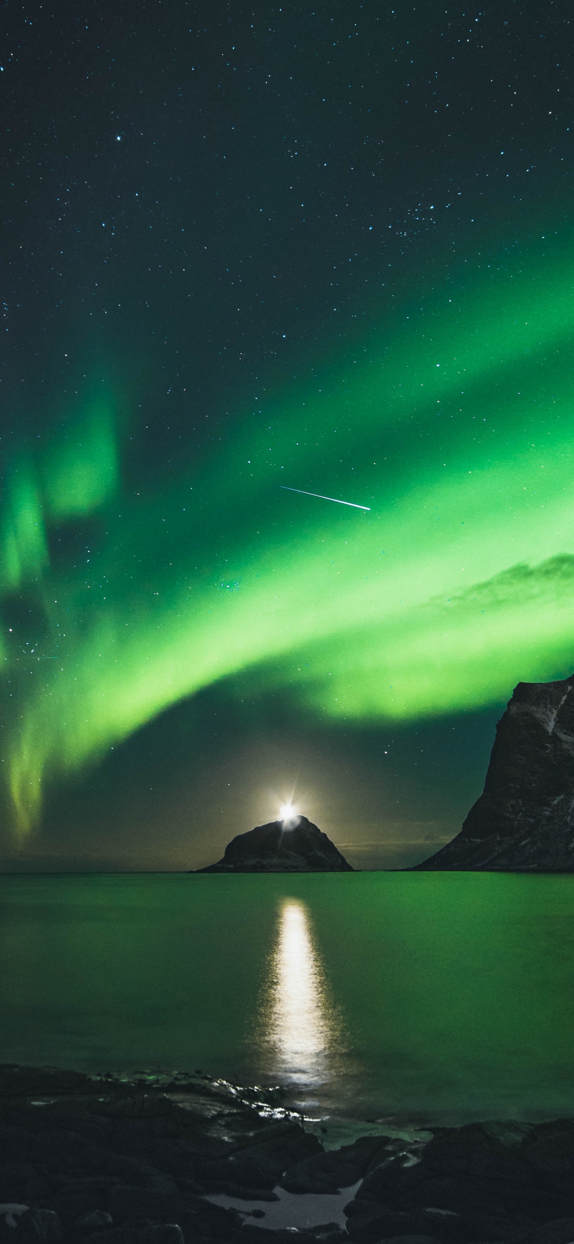Aurora, Les Îles Lofoten, Nature, Green, Paysage Naturel. Wallpaper in 1125x2436 Resolution