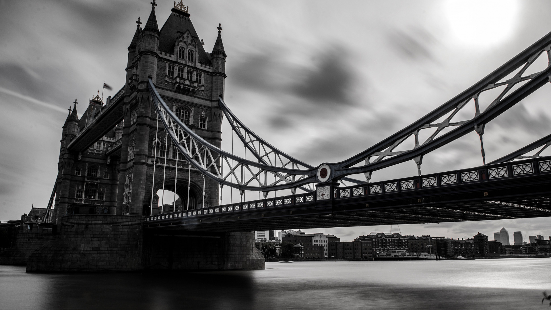 Puente Gris Bajo el Cielo Gris. Wallpaper in 1920x1080 Resolution