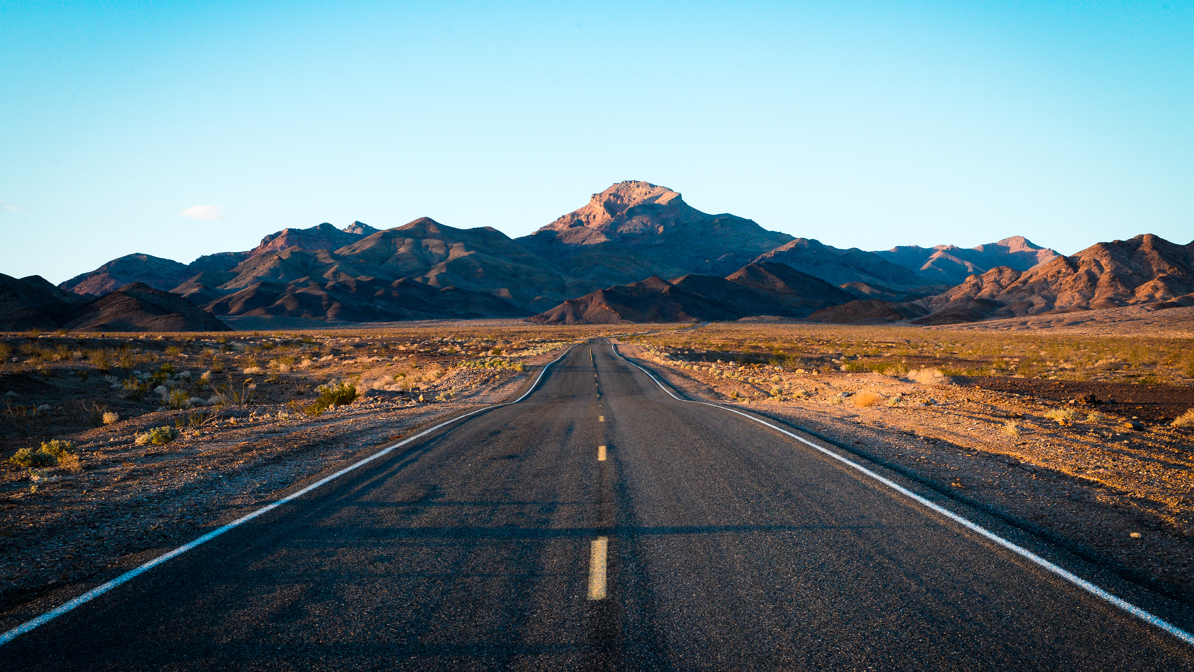 USA, Death Valley, Road, Tal, Bergkette. Wallpaper in 3840x2160 Resolution