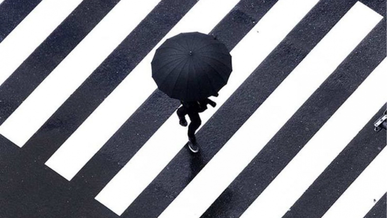 Zebrastreifen, Asphalt, Geste, Fahrbahn, Schwarz Und Weiß. Wallpaper in 1280x720 Resolution