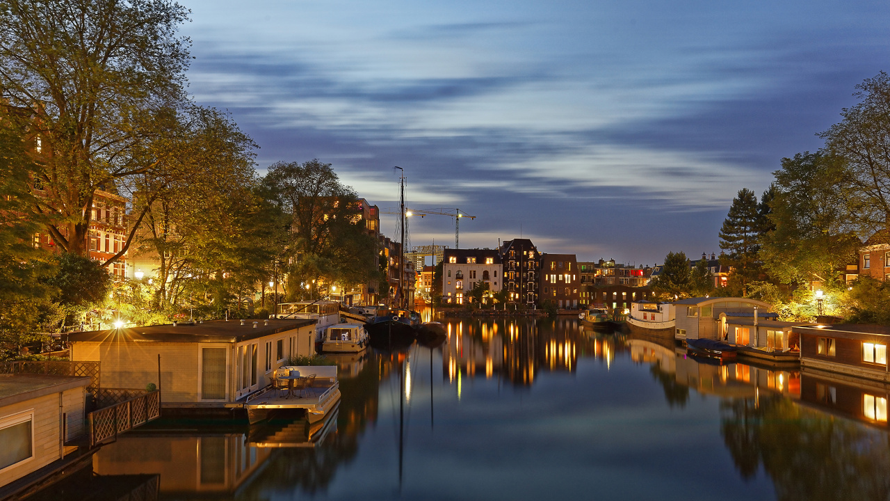 Body of Water Near Green Trees and Buildings During Daytime. Wallpaper in 1280x720 Resolution