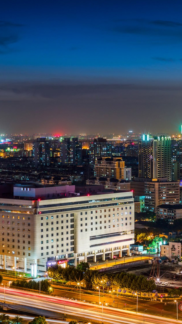 Horizonte de la Ciudad Durante la Noche. Wallpaper in 750x1334 Resolution
