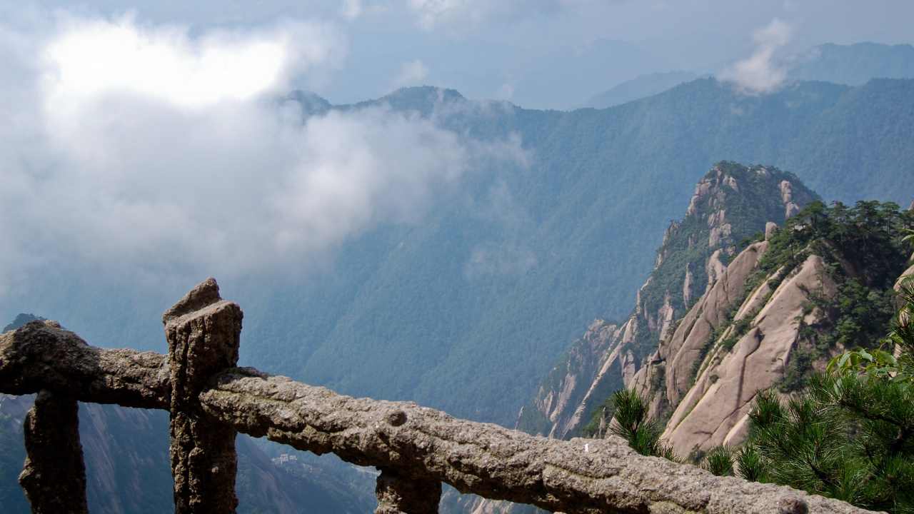 Brown Wooden Fence on Top of Mountain During Daytime. Wallpaper in 1280x720 Resolution