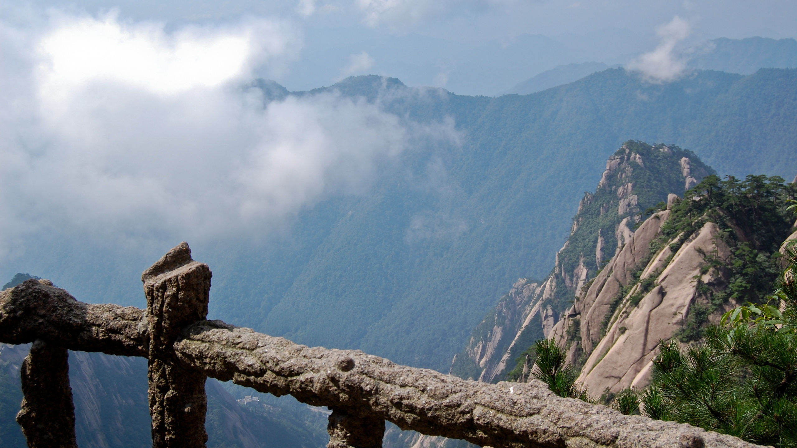 Brown Wooden Fence on Top of Mountain During Daytime. Wallpaper in 2560x1440 Resolution