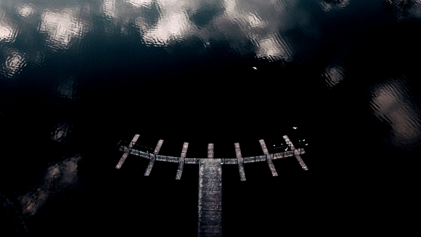 Reflexion, Wasser, Cloud, KFZ-Reifen, Asphalt. Wallpaper in 1366x768 Resolution