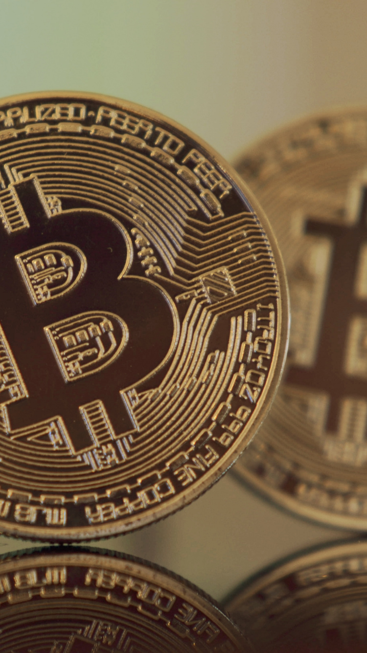 Runde Gold- Und Silbermünzen. Wallpaper in 750x1334 Resolution