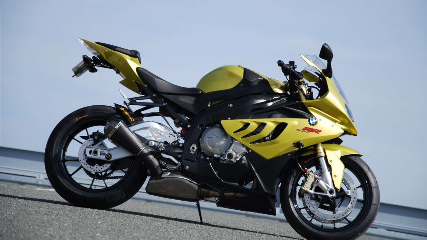 Yellow and Black Sports Bike. Wallpaper in 1366x768 Resolution