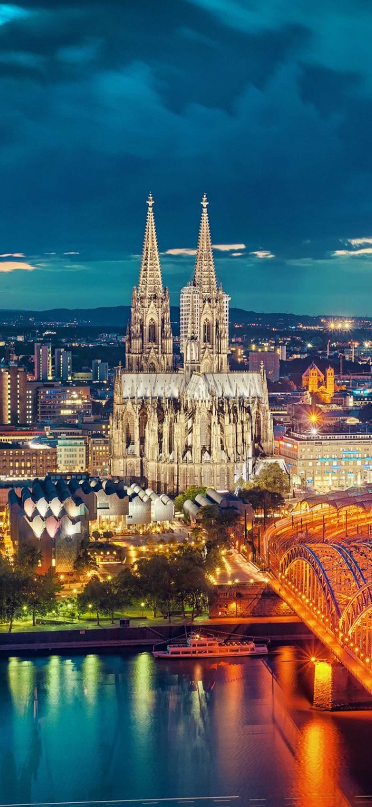 Skyline Der Stadt Bei Nacht Night. Wallpaper in 1242x2688 Resolution