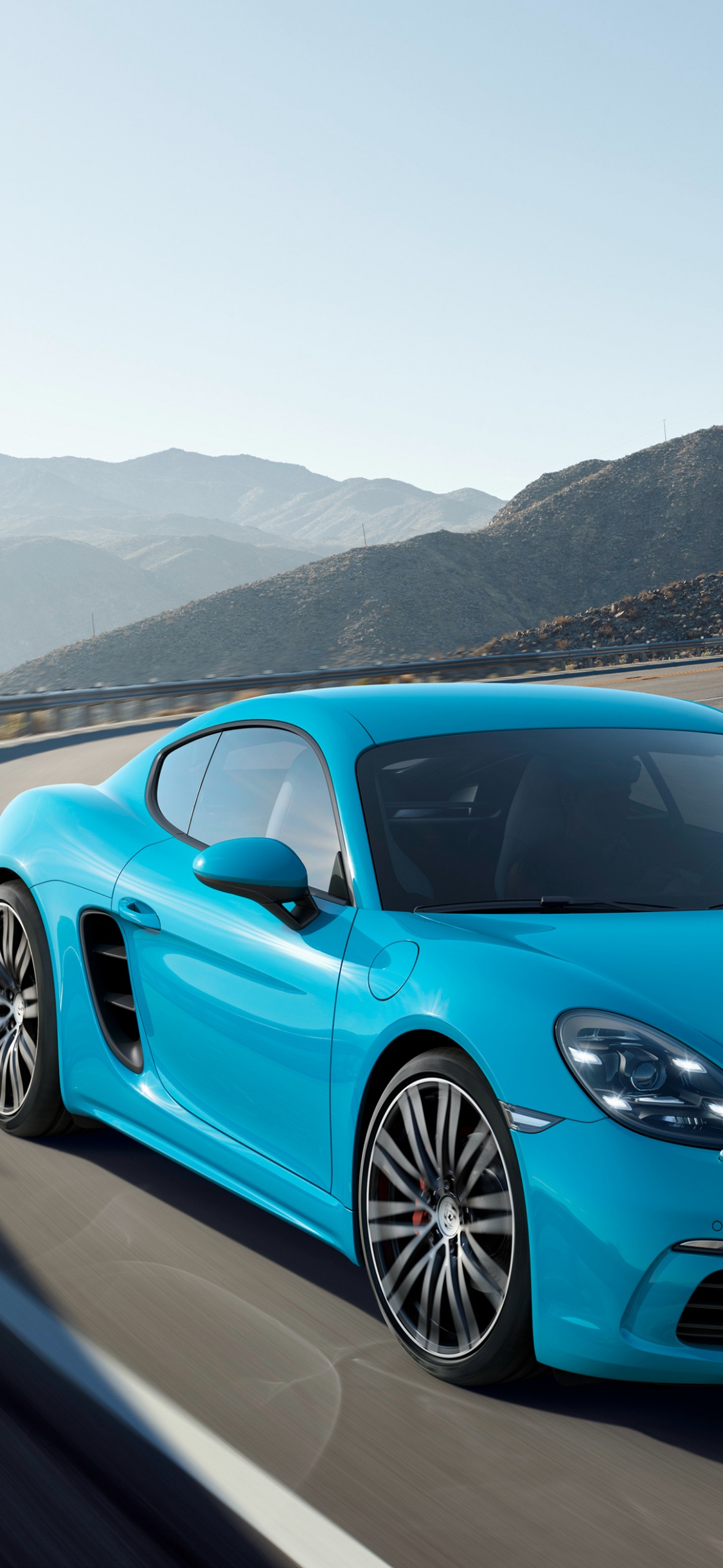 Blauer Porsche 911 Tagsüber Unterwegs. Wallpaper in 1125x2436 Resolution