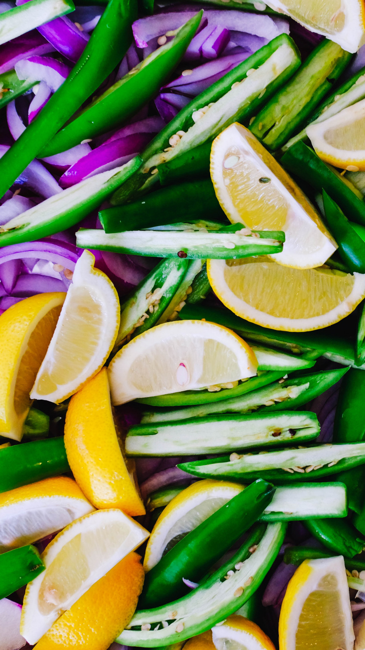 Sliced Lemon and Green Leaves. Wallpaper in 750x1334 Resolution