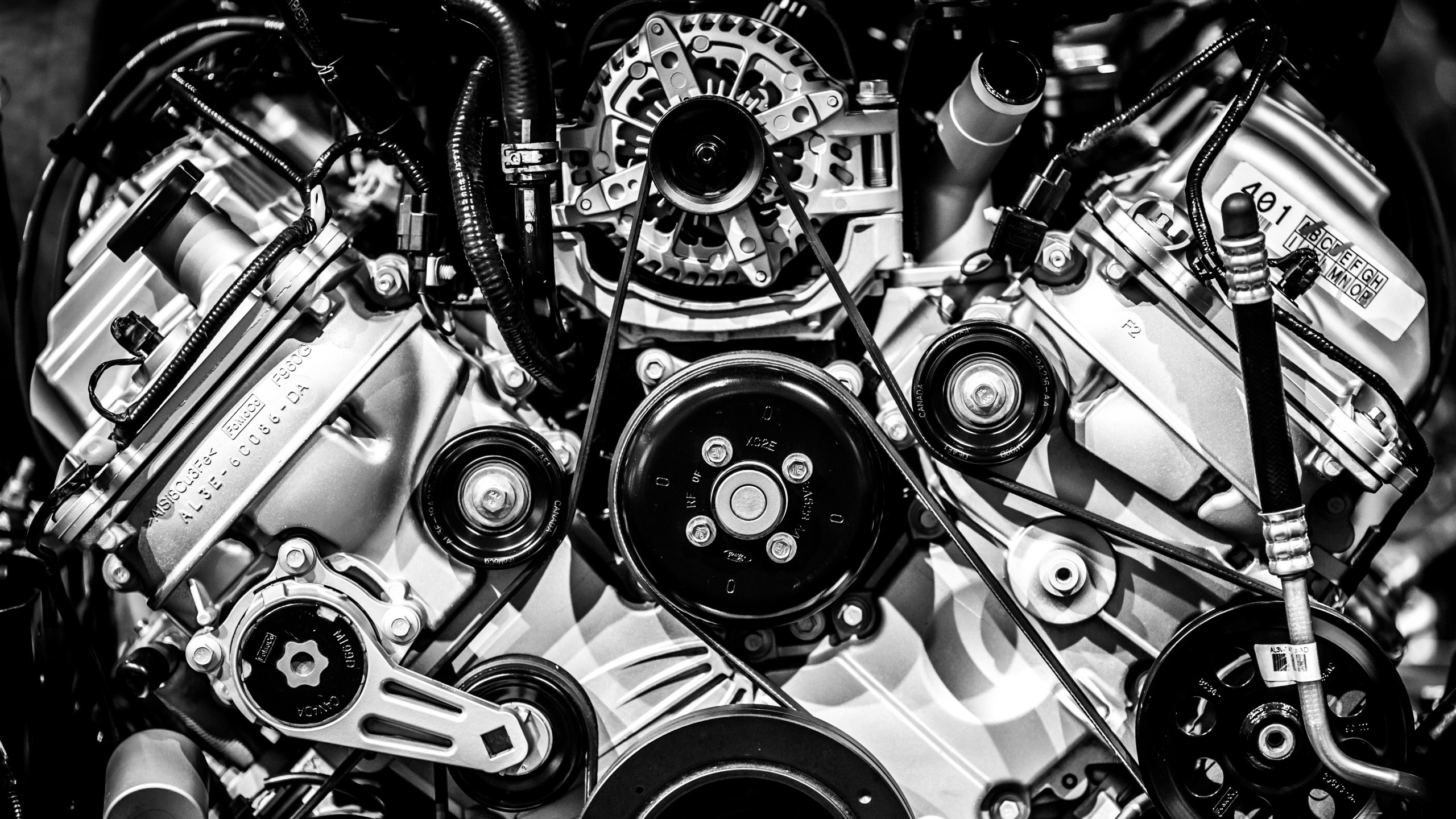 Black and Silver Round Device. Wallpaper in 2560x1440 Resolution