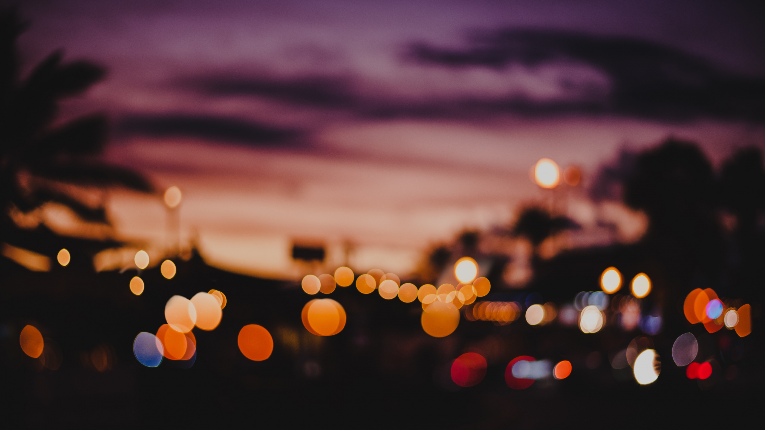 Bokeh-Fotografie Von Orangefarbenen Lichtern. Wallpaper in 2560x1440 Resolution