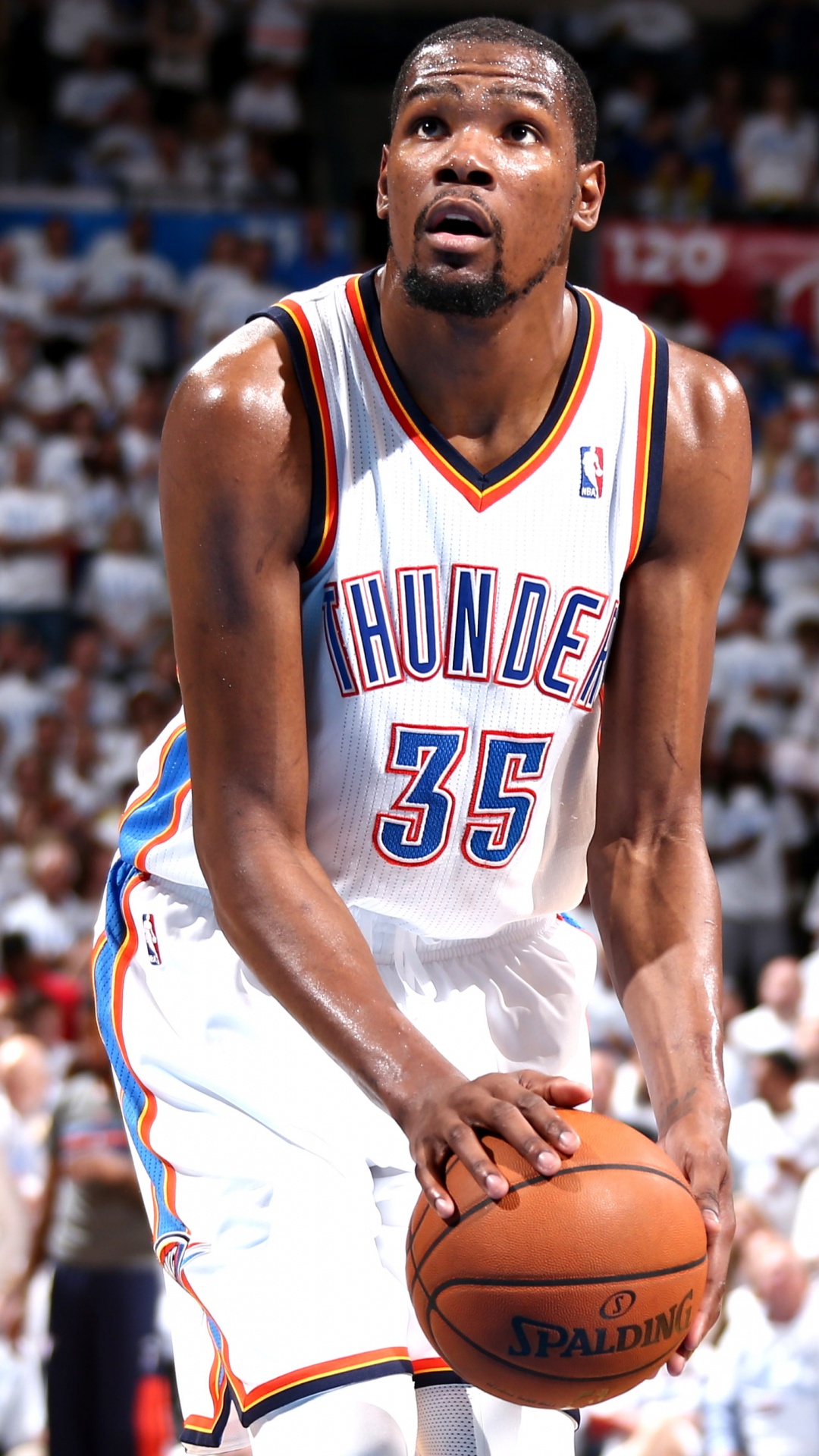 Jugadores de Baloncesto en la Cancha de Baloncesto. Wallpaper in 1080x1920 Resolution