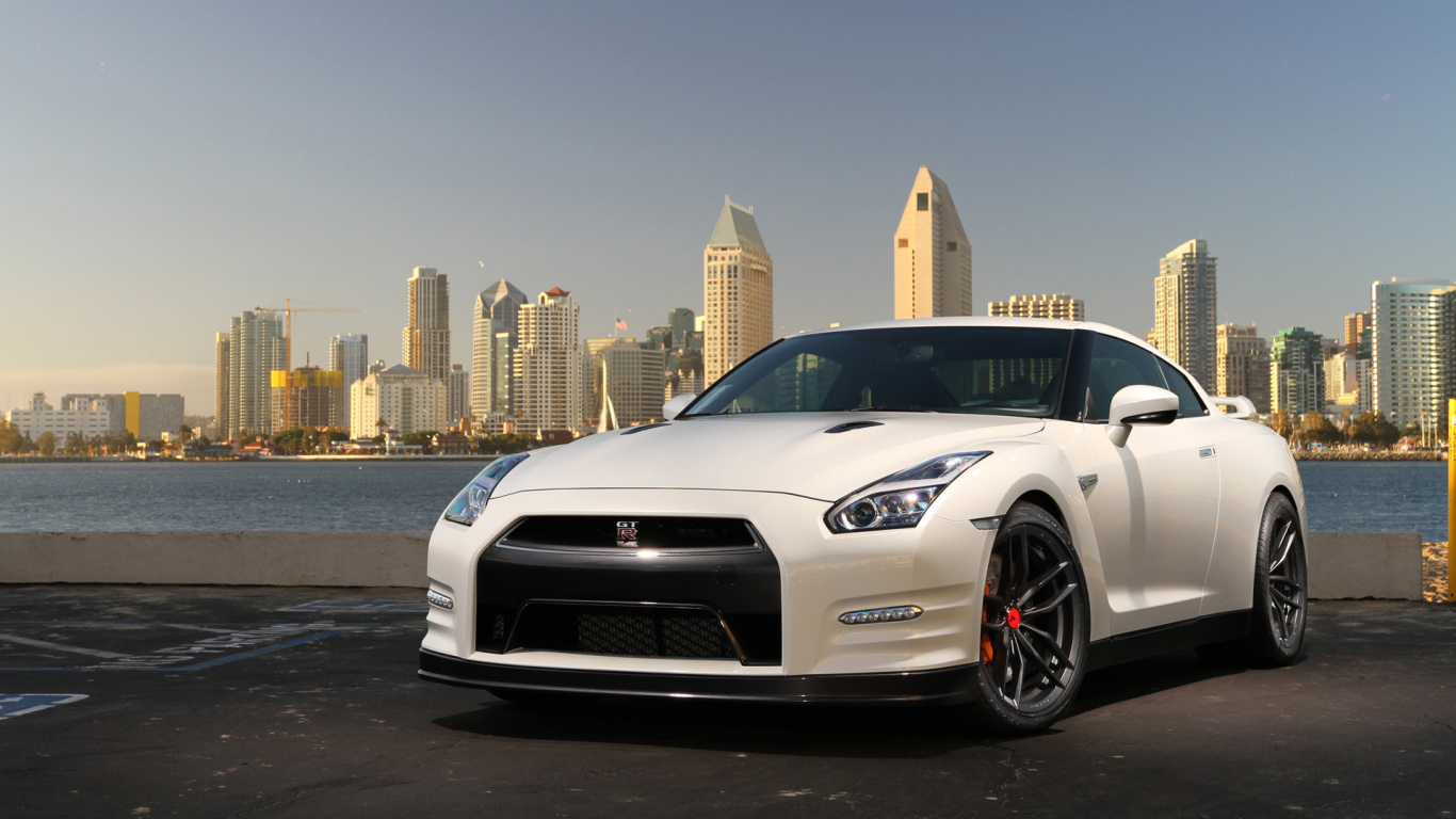 Porsche 911 Blanche Garée Sur un Trottoir en Béton Gris Près Des Bâtiments de la Ville Pendant la Journée. Wallpaper in 1366x768 Resolution