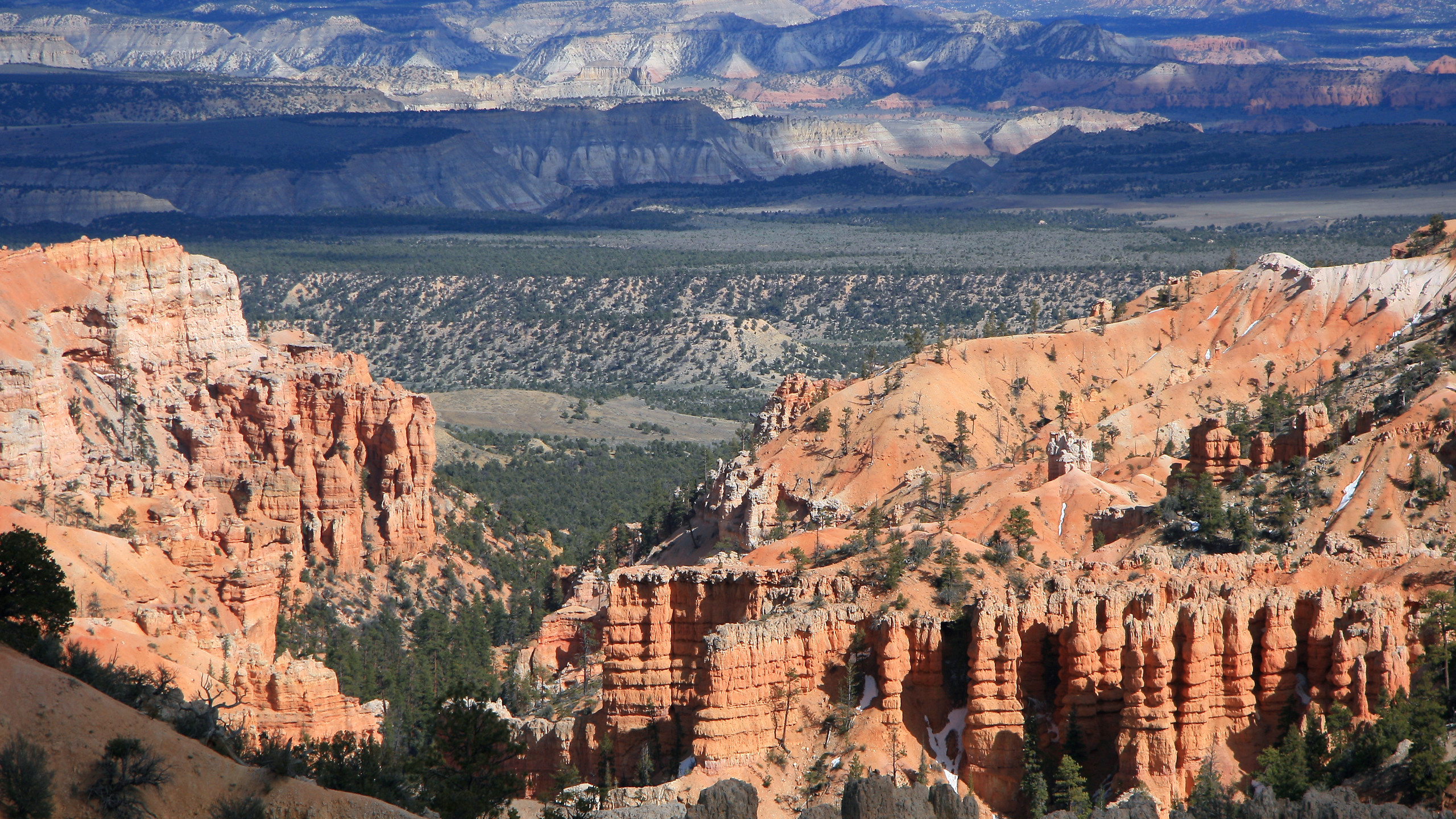 Brown Rocky Mountain Under Blue Sky During Daytime. Wallpaper in 2560x1440 Resolution