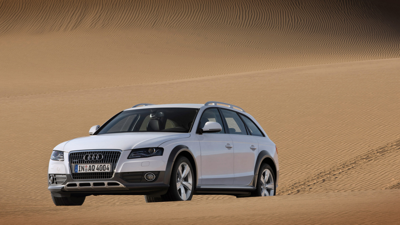 Plata Bmw x Series en el Desierto. Wallpaper in 1280x720 Resolution