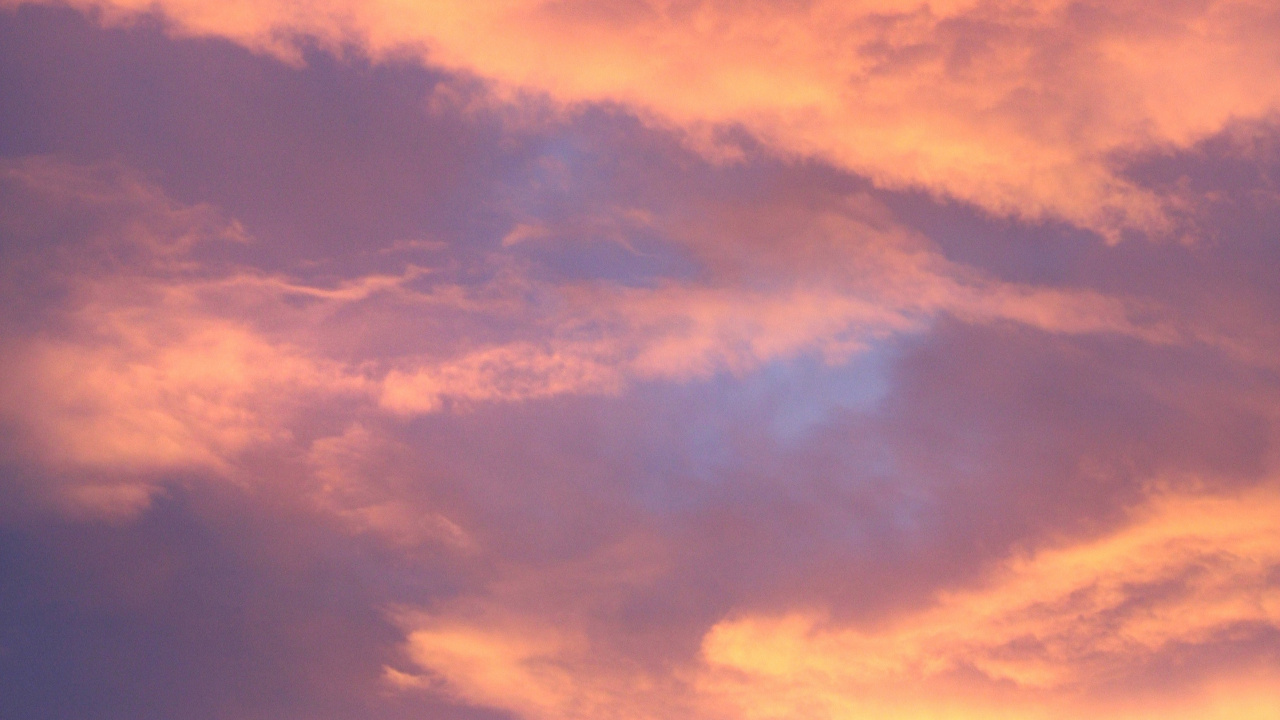 Nuages Orange et Gris au Coucher du Soleil. Wallpaper in 1280x720 Resolution