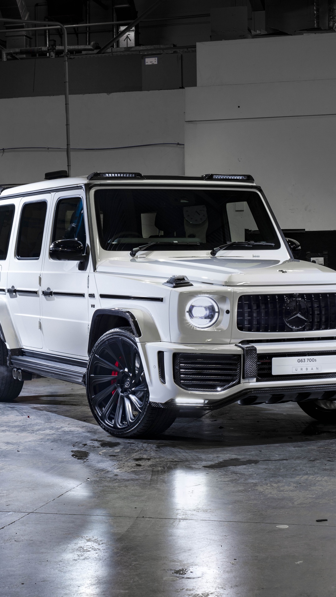White Suv in Garage During Daytime. Wallpaper in 1080x1920 Resolution