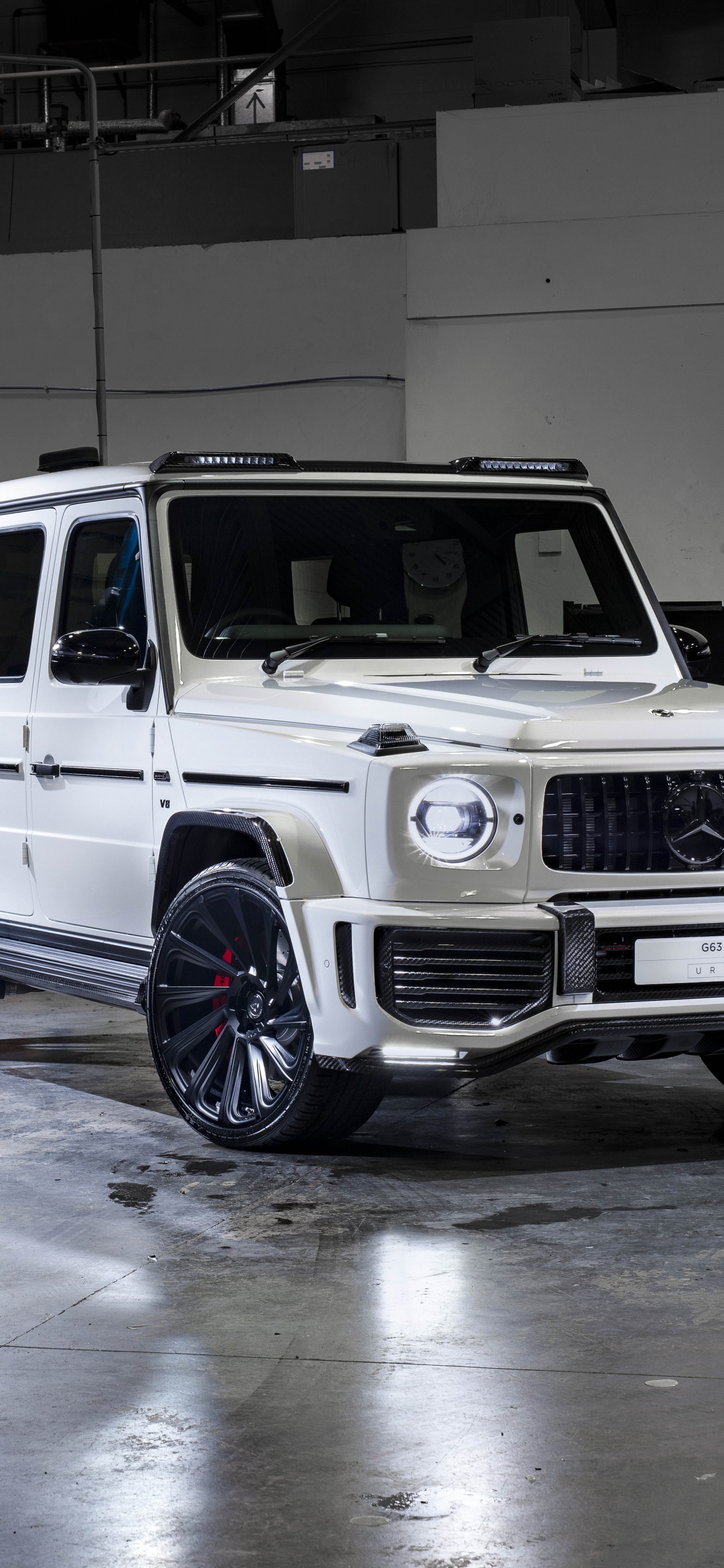 White Suv in Garage During Daytime. Wallpaper in 1242x2688 Resolution
