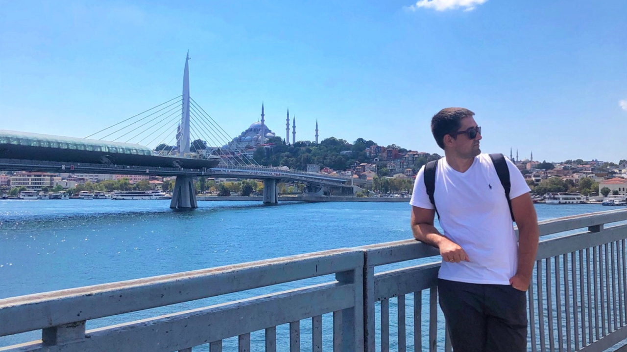 Tourism, Water, Body of Water, Human, Road. Wallpaper in 1280x720 Resolution