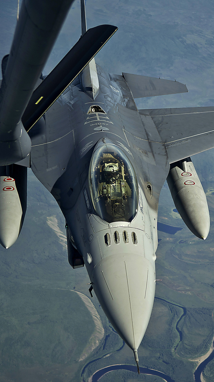 Avión de Combate Gris en el Aire Durante el Día. Wallpaper in 750x1334 Resolution