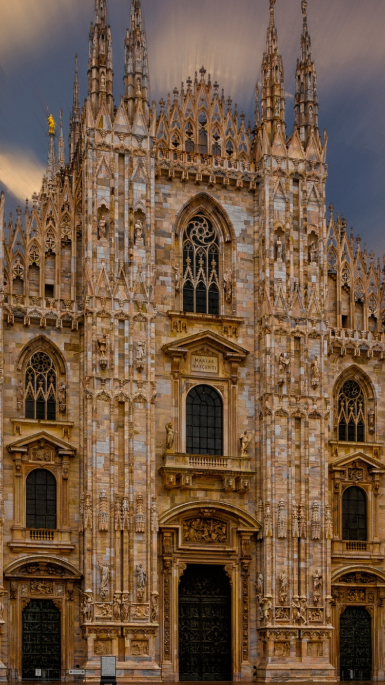 Catedral de Milán, Terraza en la Catedral, Galería Vittorio Emanuele Ii, la Arquitectura Gótica, Catedral de Santa Maria Del Fiore. Wallpaper in 750x1334 Resolution