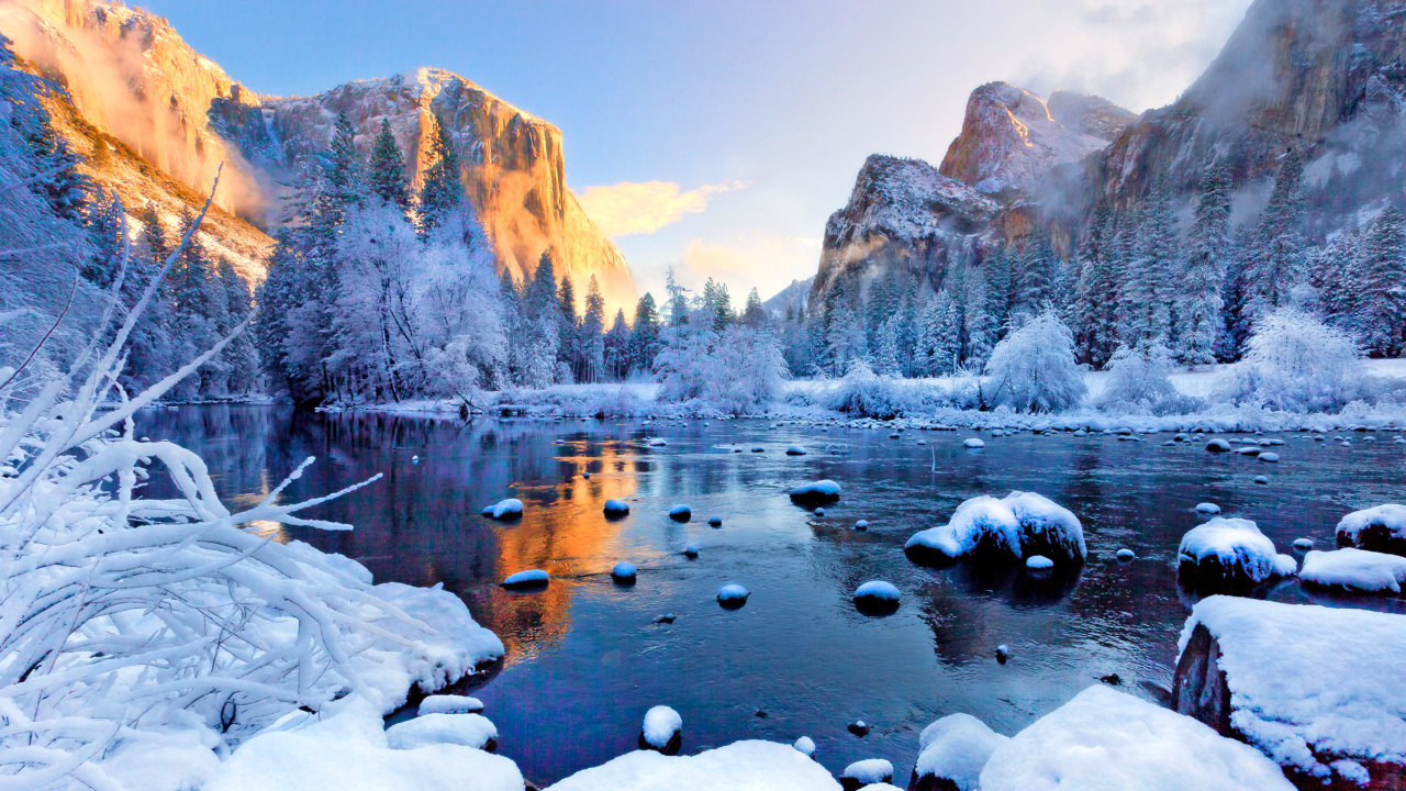 Brown Rocky Mountain Near Body of Water During Daytime. Wallpaper in 1280x720 Resolution
