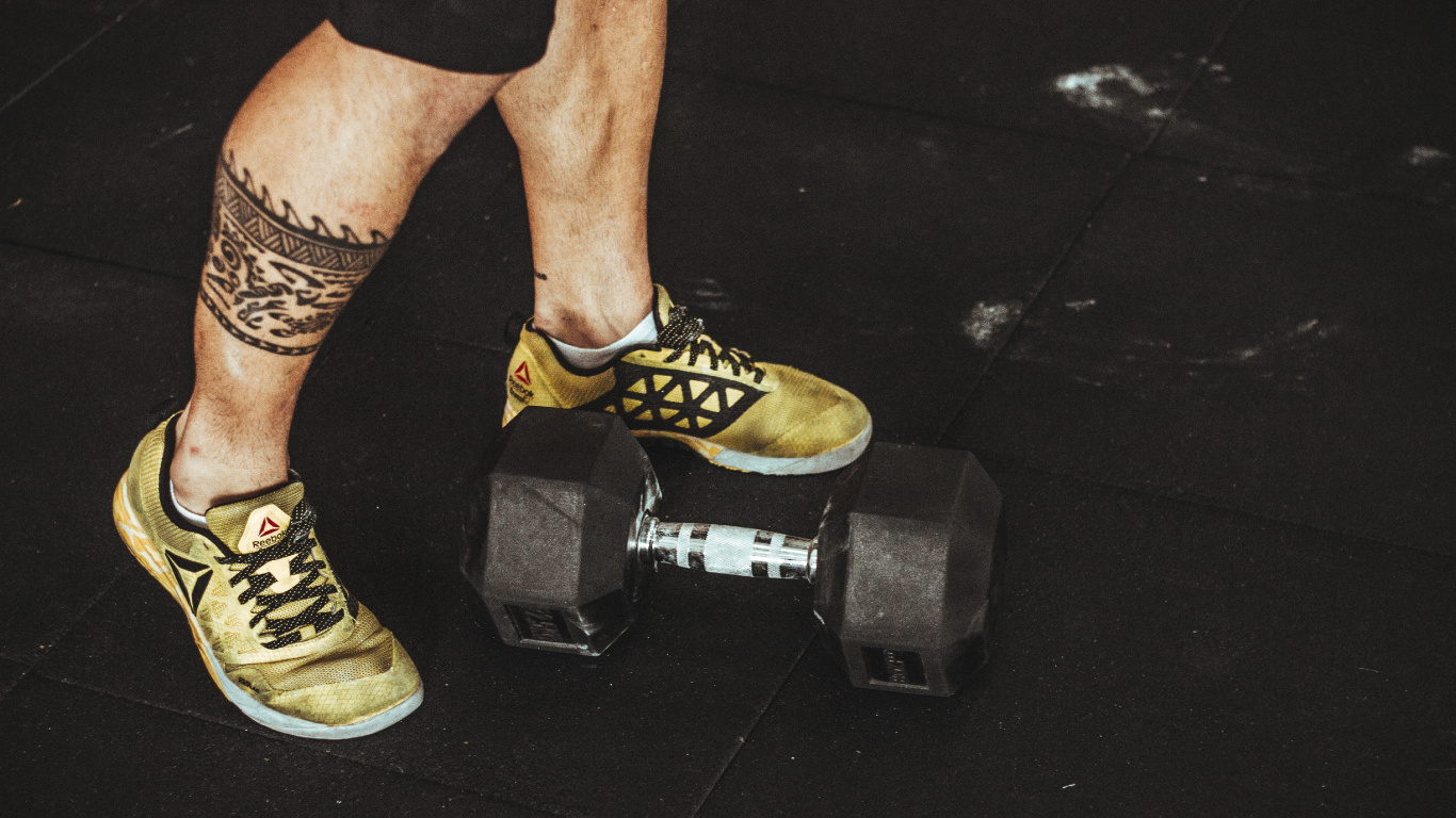 Person Wearing Yellow and Black Nike Athletic Shoes. Wallpaper in 1366x768 Resolution