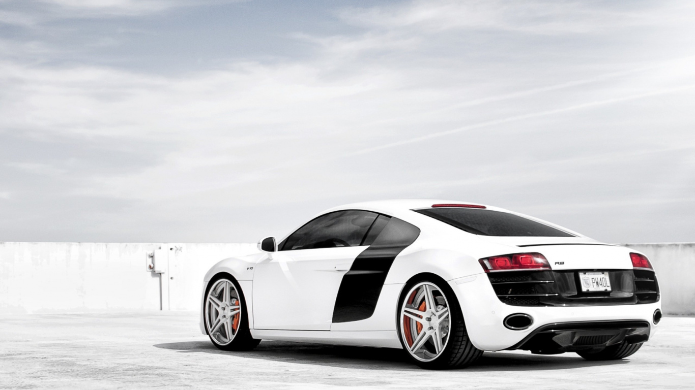 Weißer Porsche 911 Auf Schneebedecktem Feld. Wallpaper in 1366x768 Resolution