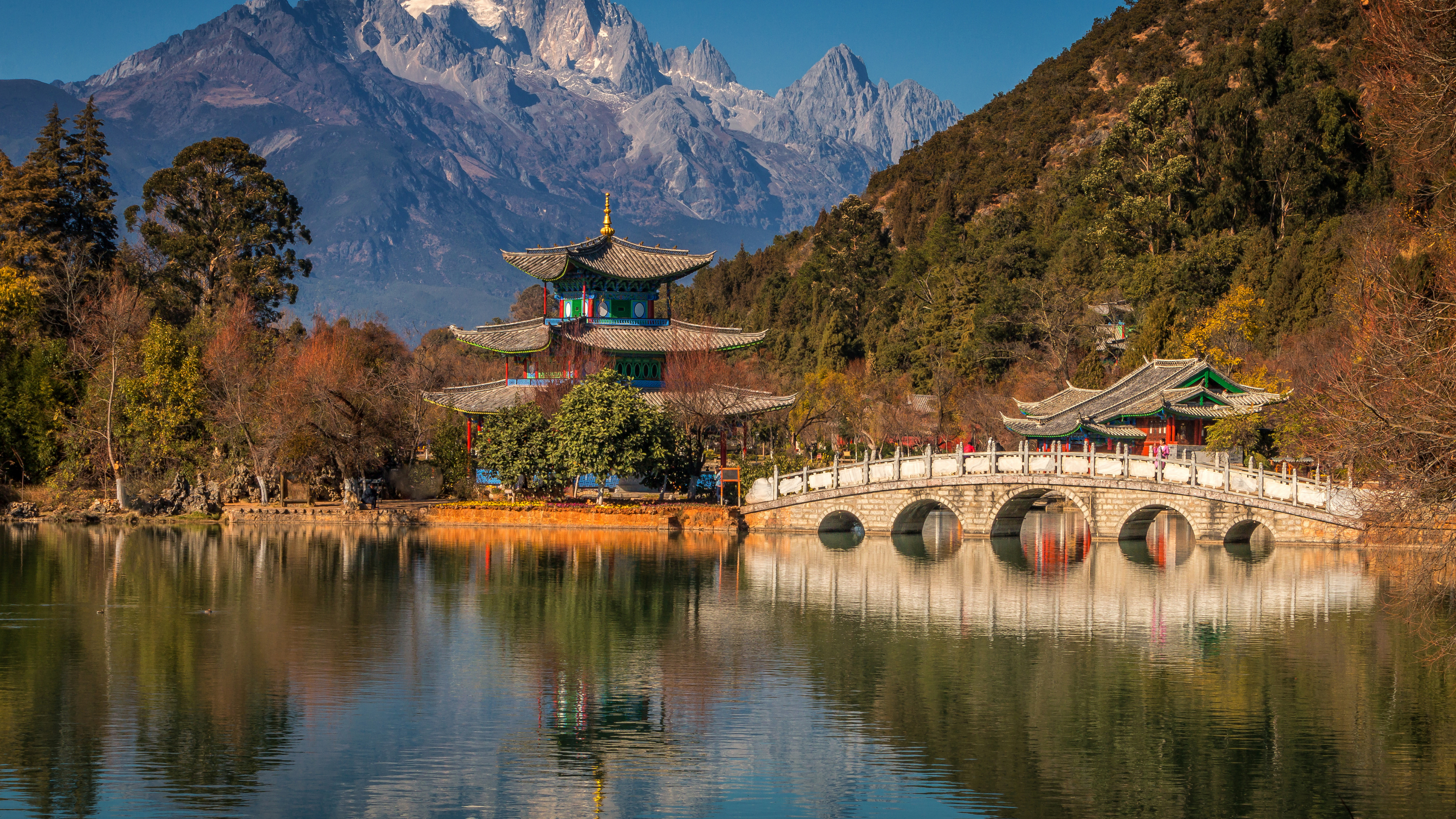 Brown Wooden Bridge Over River Near Mountain. Wallpaper in 3840x2160 Resolution