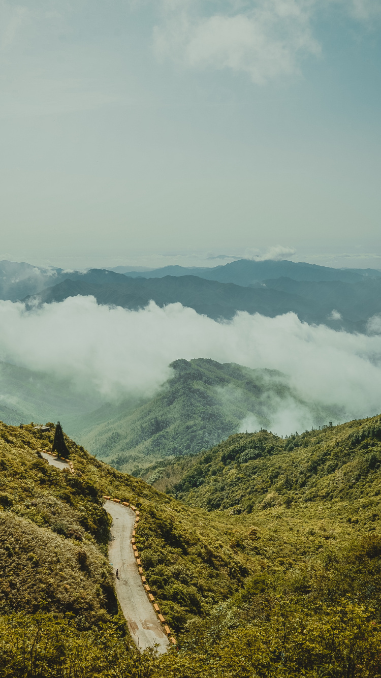 Bergigen Landschaftsformen, Hochland, Bergkette, Tal, Bergstation. Wallpaper in 750x1334 Resolution